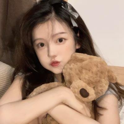 一位站立的人